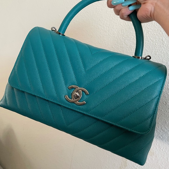 (SOLD)CHANEL Coco Top Handle Vert in Chevron - Picture 1 of 9